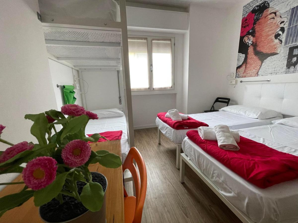 Lake Garda Hostel Salò Екстериор снимка