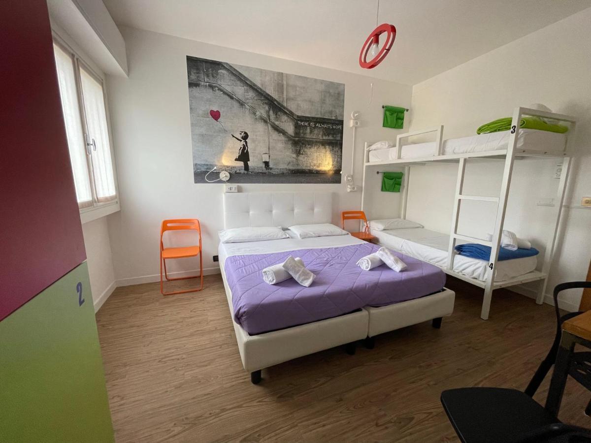 Lake Garda Hostel Salò Екстериор снимка
