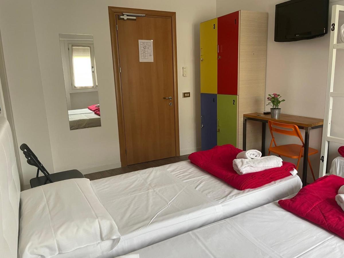 Lake Garda Hostel Salò Екстериор снимка