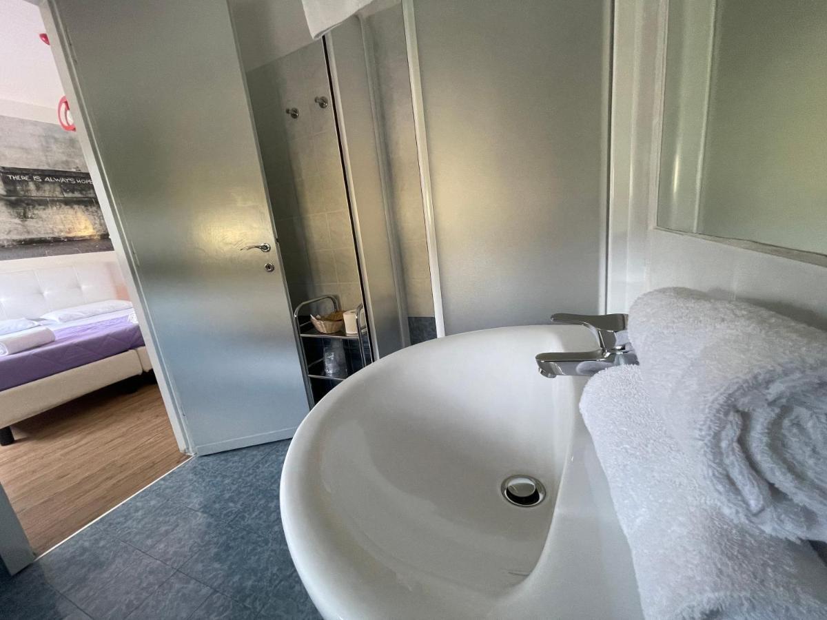 Lake Garda Hostel Salò Екстериор снимка