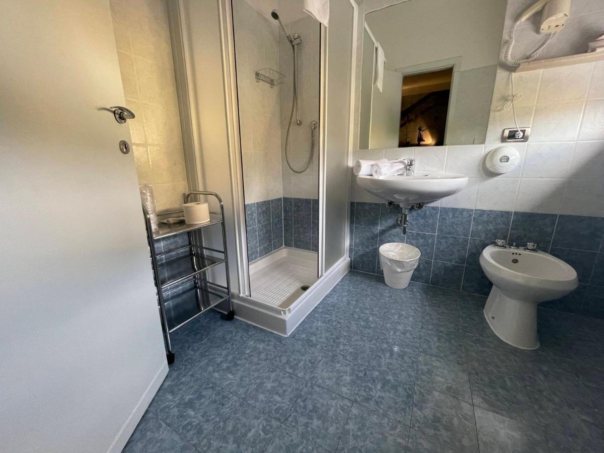 Lake Garda Hostel Salò Екстериор снимка