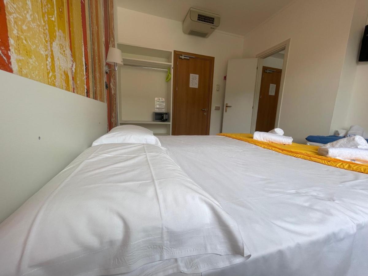 Lake Garda Hostel Salò Екстериор снимка