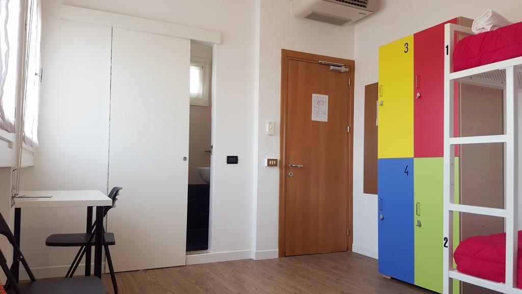 Lake Garda Hostel Salò Екстериор снимка