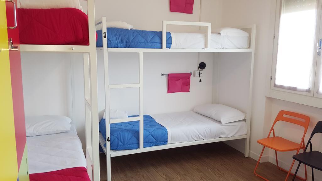 Lake Garda Hostel Salò Екстериор снимка