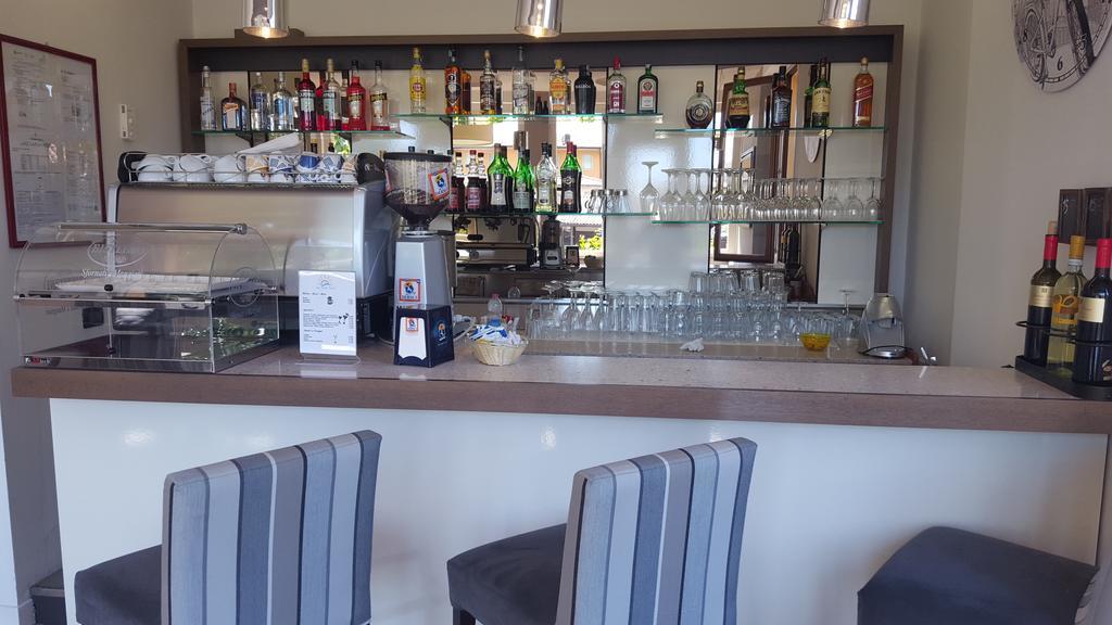 Lake Garda Hostel Salò Екстериор снимка