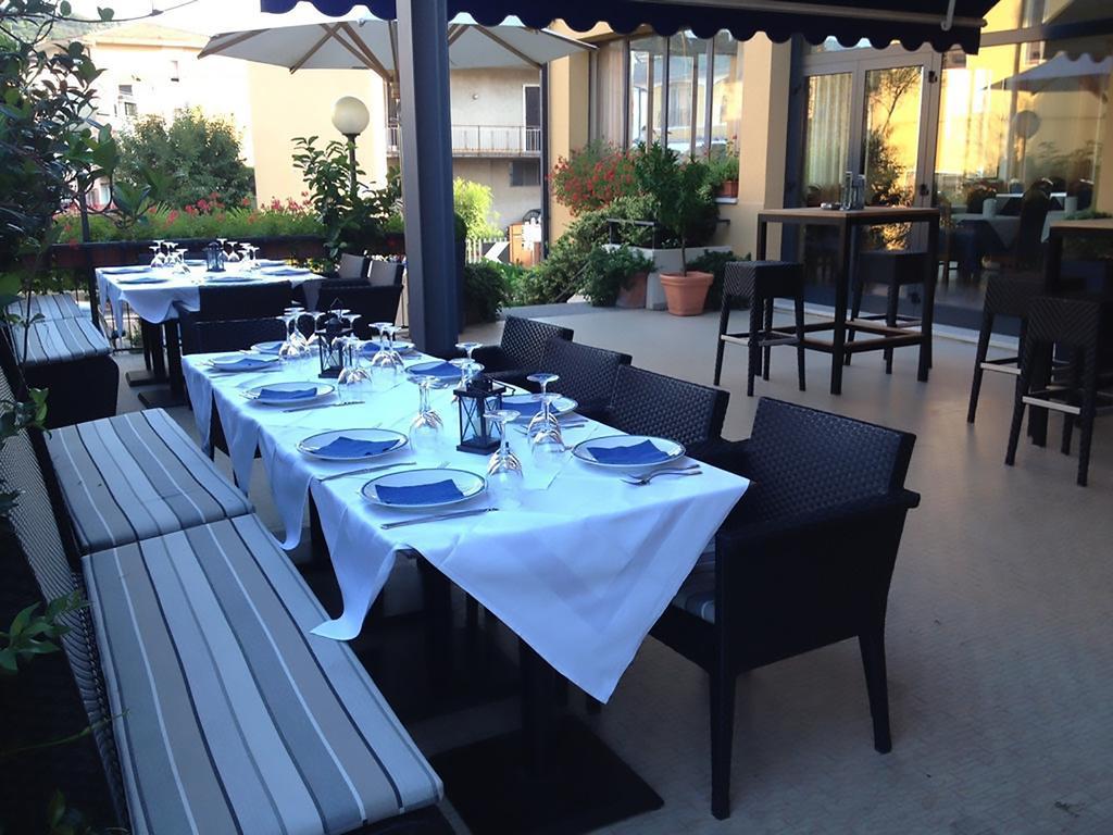 Lake Garda Hostel Salò Екстериор снимка