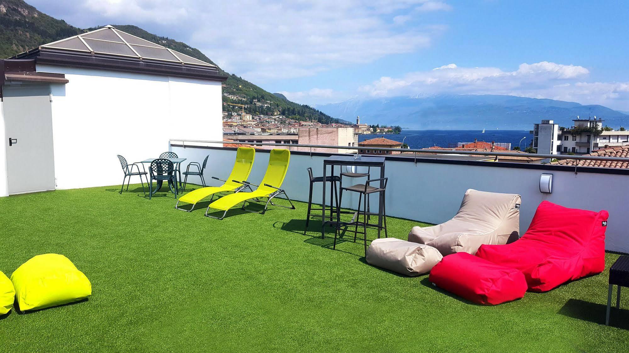 Lake Garda Hostel Salò Екстериор снимка