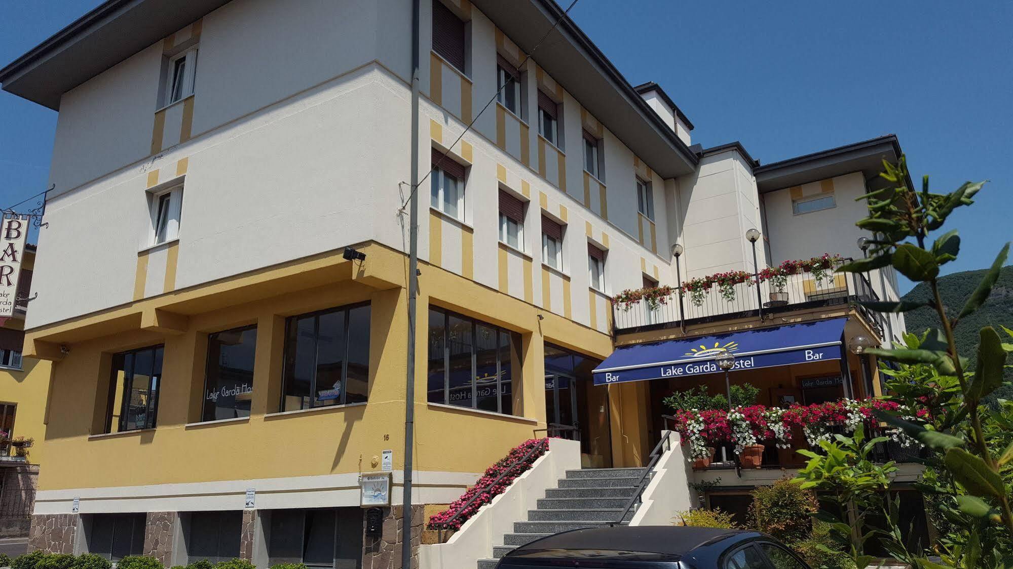 Lake Garda Hostel Salò Екстериор снимка