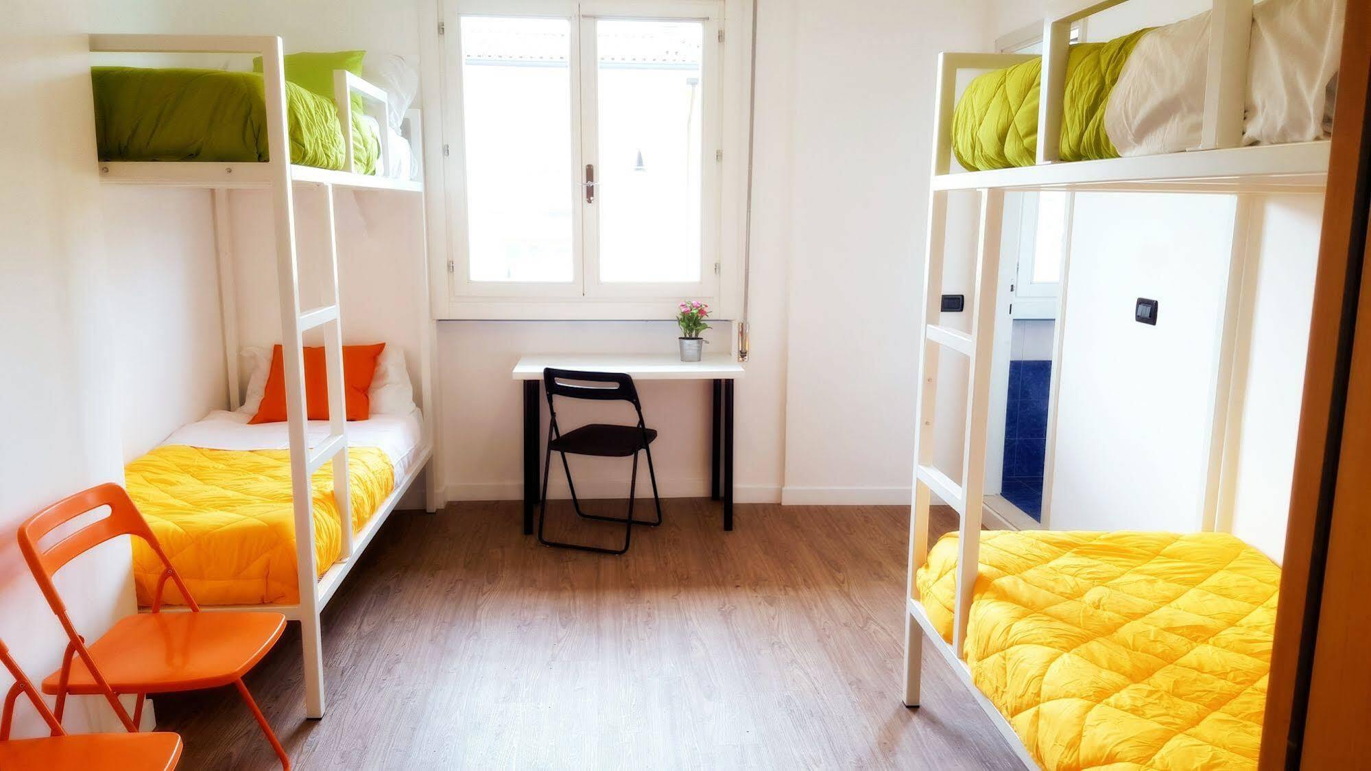 Lake Garda Hostel Salò Екстериор снимка