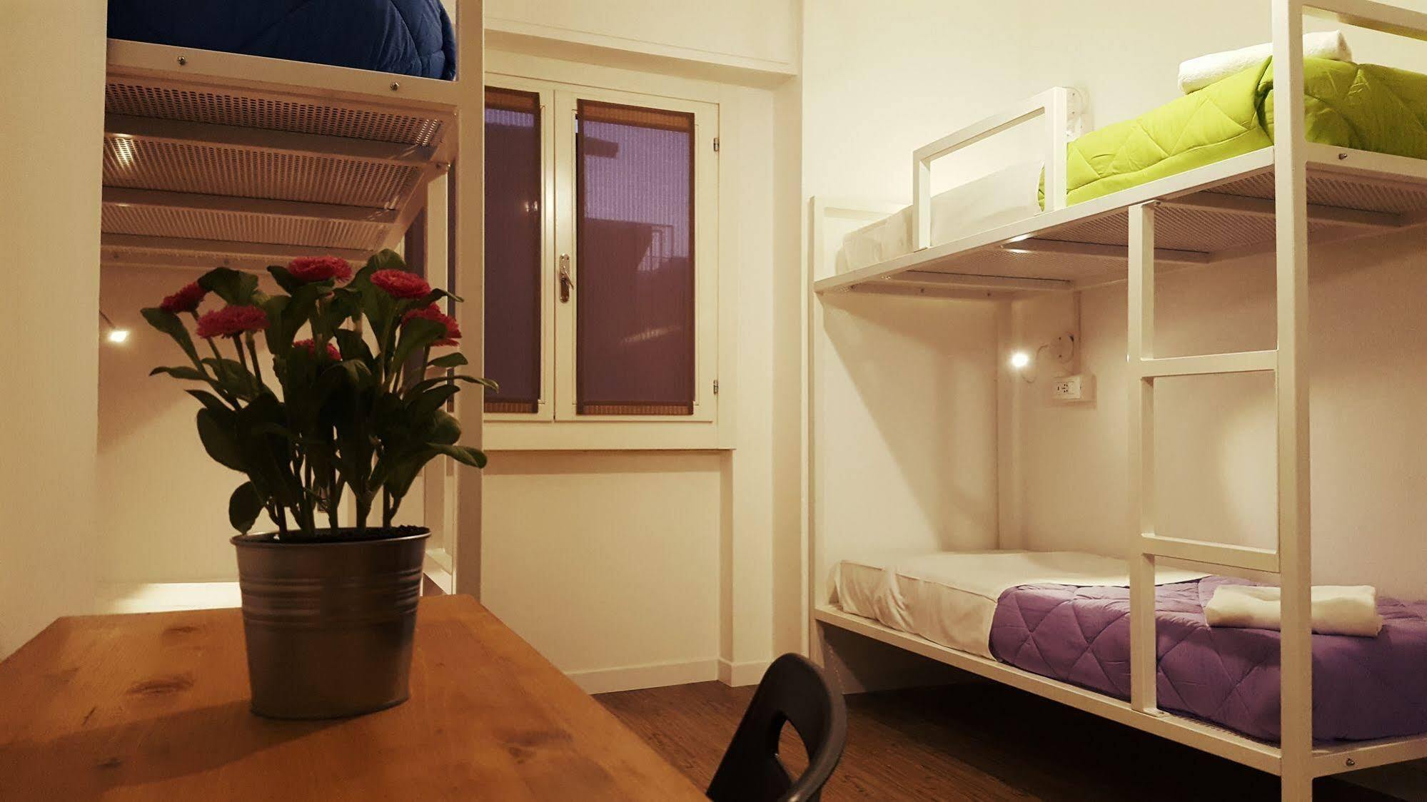 Lake Garda Hostel Salò Екстериор снимка