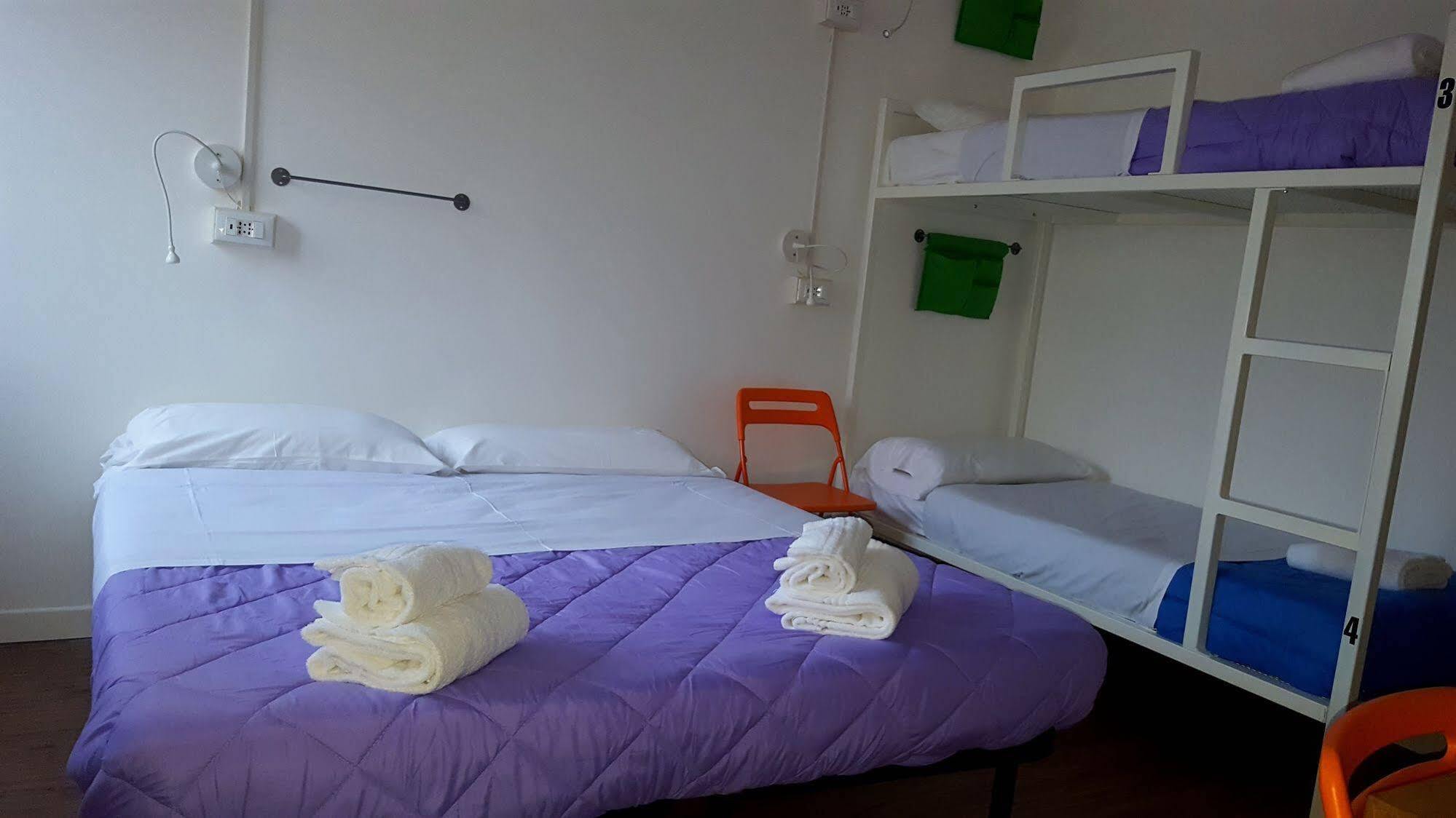 Lake Garda Hostel Salò Екстериор снимка