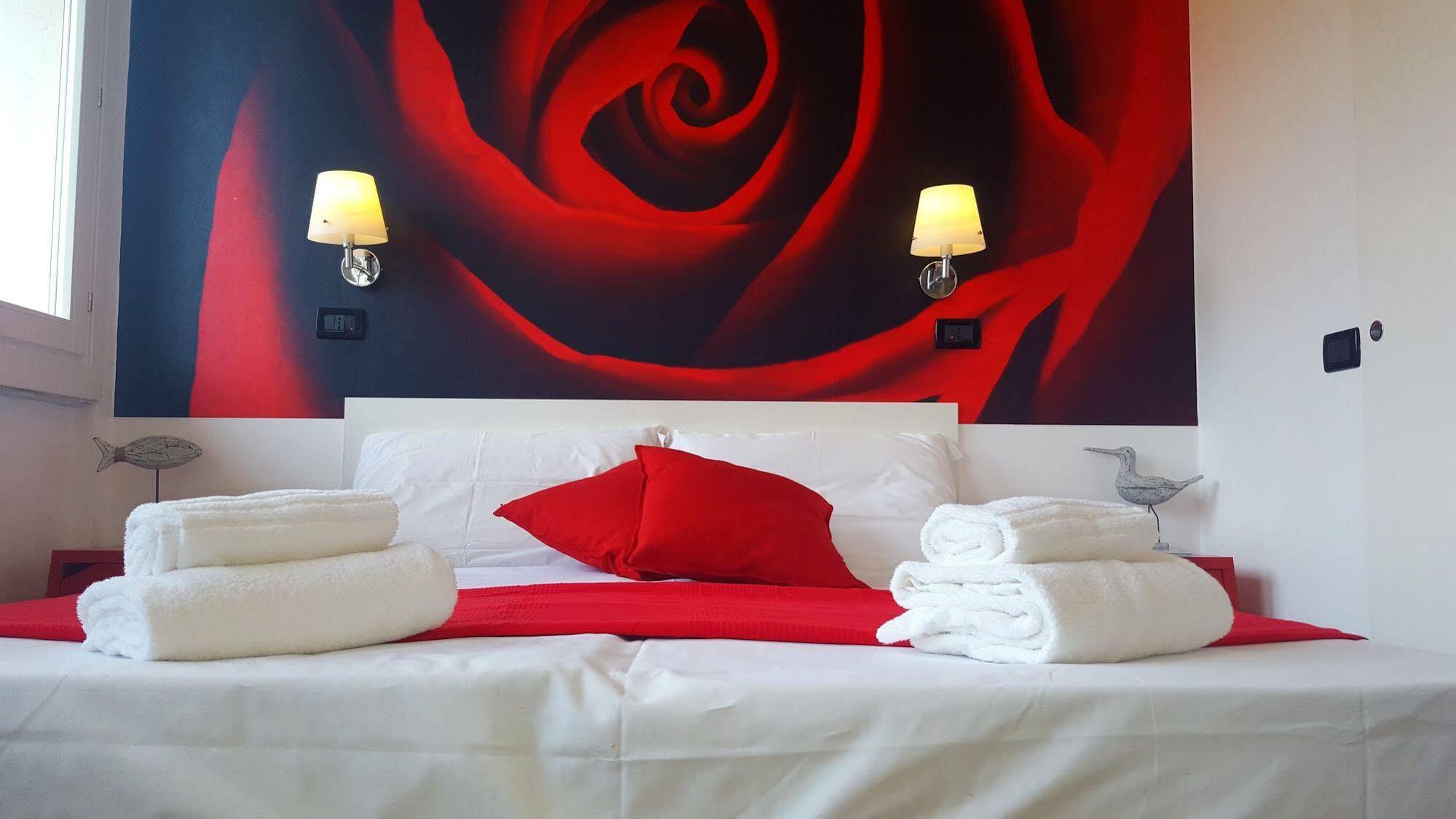 Lake Garda Hostel Salò Екстериор снимка