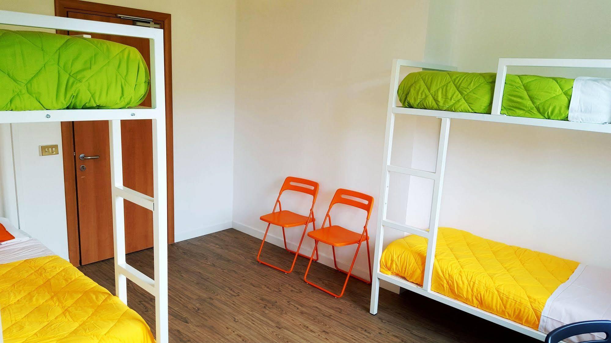 Lake Garda Hostel Salò Екстериор снимка