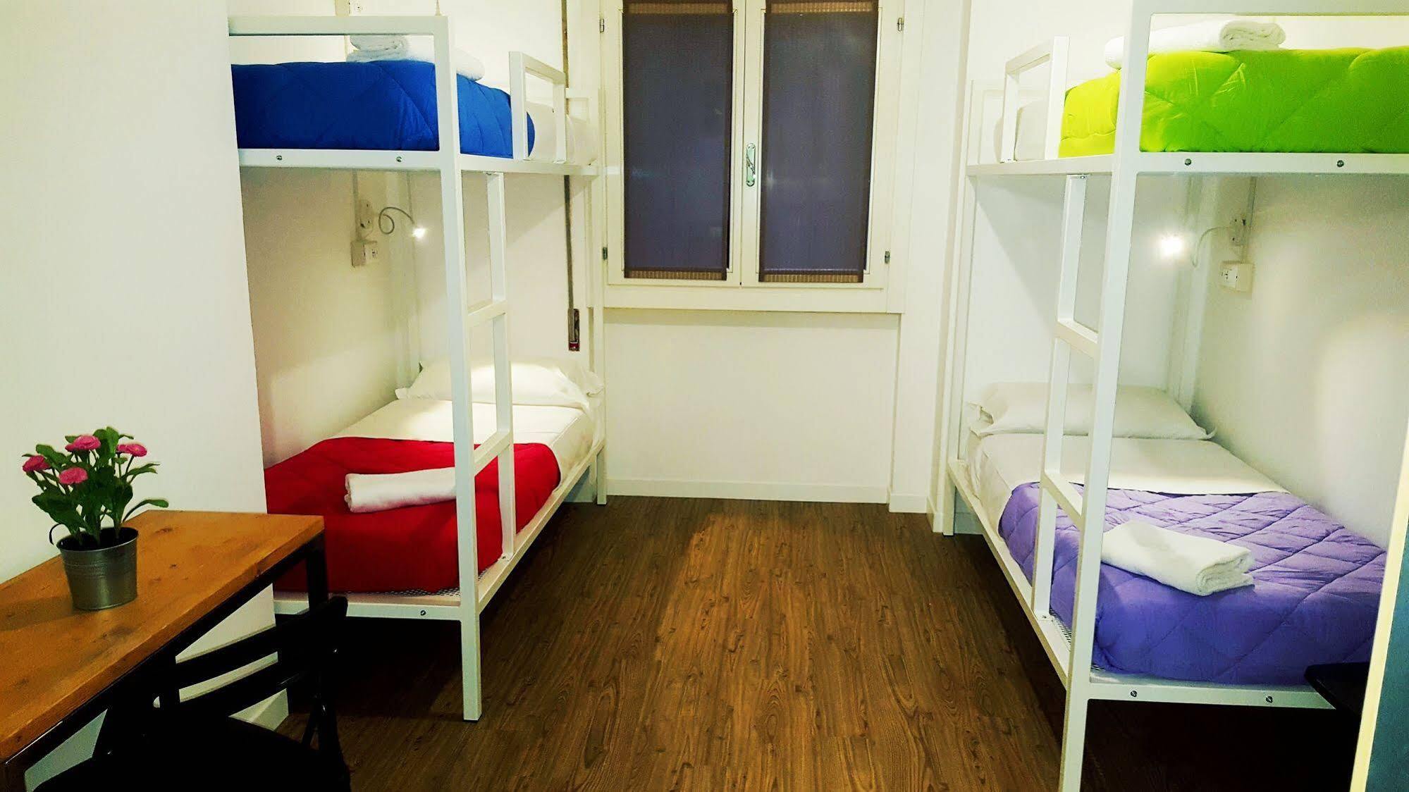 Lake Garda Hostel Salò Екстериор снимка
