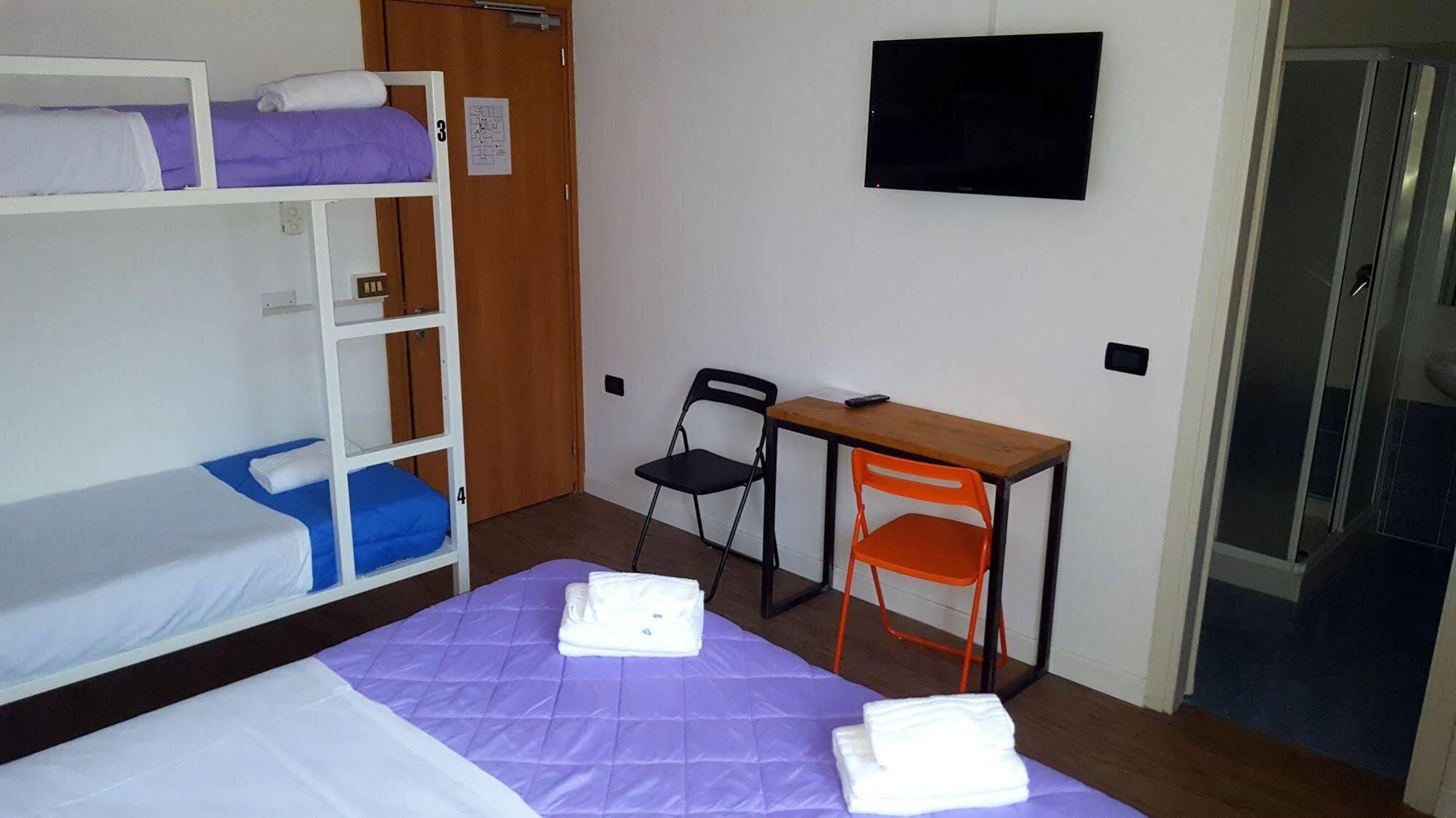 Lake Garda Hostel Salò Екстериор снимка