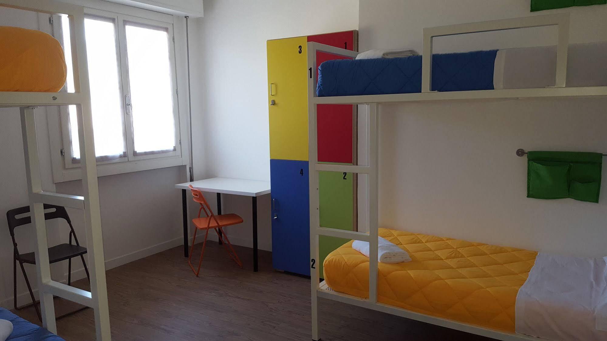 Lake Garda Hostel Salò Екстериор снимка
